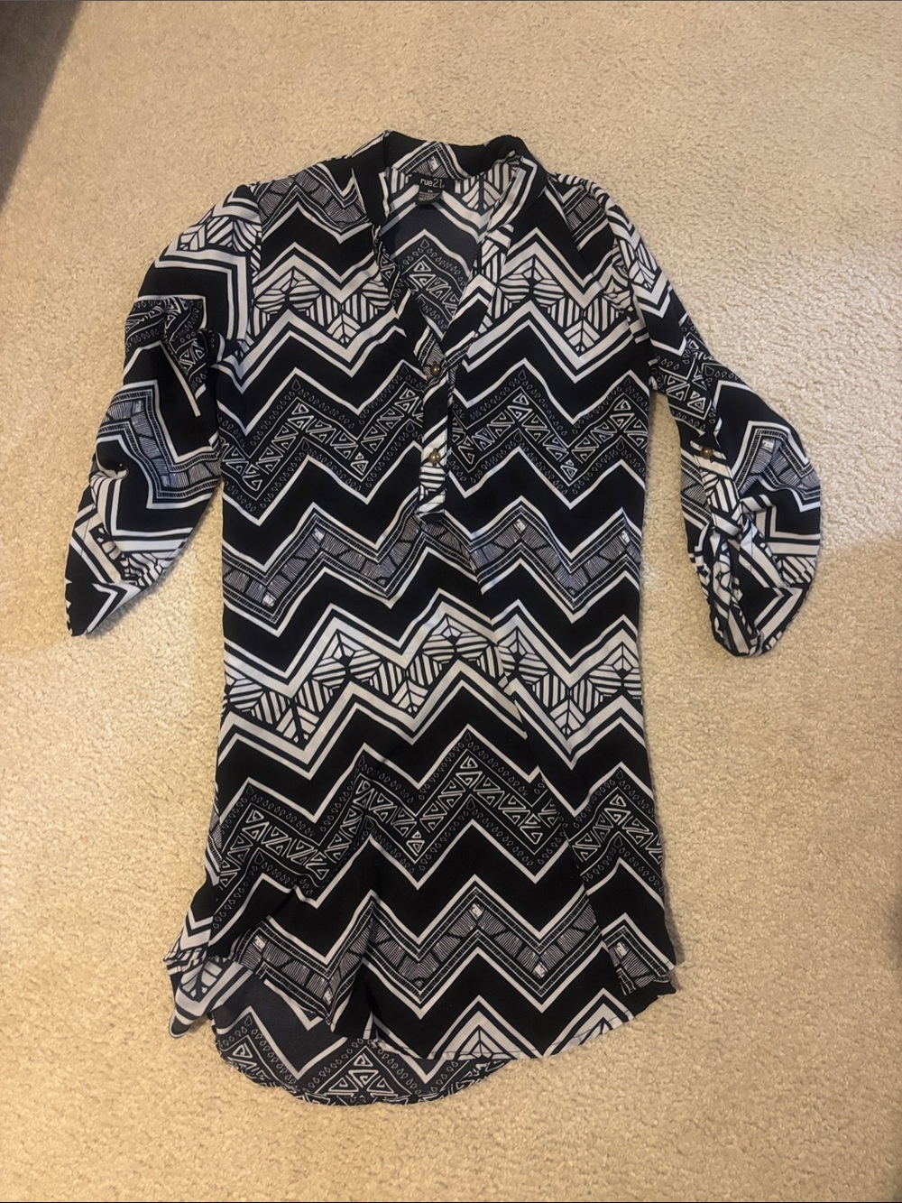 rue21 Black and White Geometric Tunic